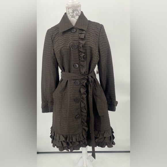 Samuel Dong lightweight dress‎ jacket with tie waist pockets. Button closure